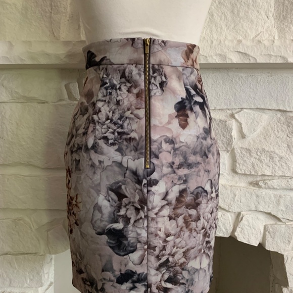 Floral Pencil Skirt - Picture 6 of 6
